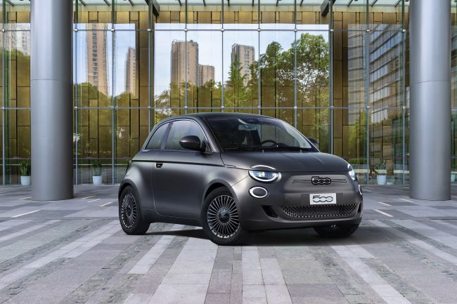 Yeni Fiat 500’e Red Dot Tasarım Ödülü
