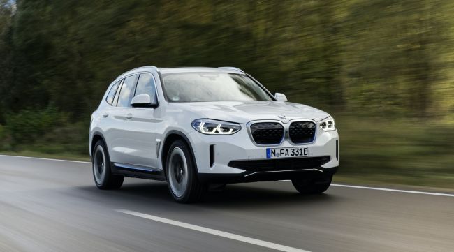 Tamamen Elektrikli Yeni BMW iX3 Showroomlarda Yerini Aldı