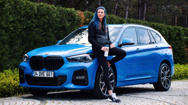 Milli Voleybolcu Meryem Boz BMW X1’in Direksiyonuna Geçti