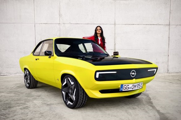 Opel’in İlk ElektroMOD modeli: Manta Geri Dönüyor! (Video)