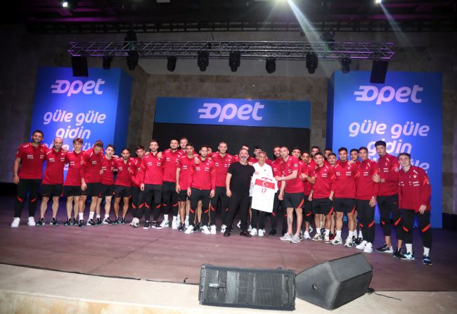 OPET ve Cem Yılmaz’dan Milli Takıma moral gecesi