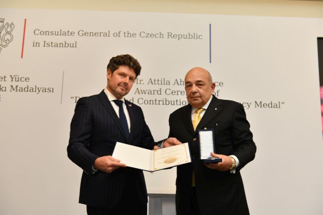 Çekya'dan Ahmet Yüce'ye Diplomasiye Üstün Katkı Madalyası