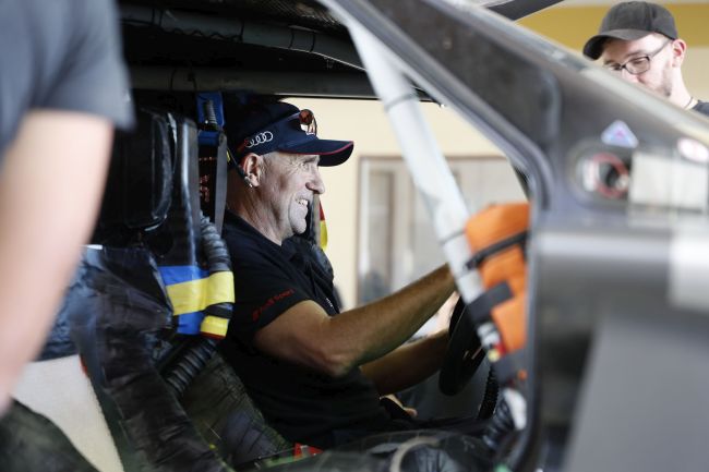 Dakar’da yarışacak Stéphane Peterhansel: “RS Q e-tron’un muazzam bir sürüş keyfi var”