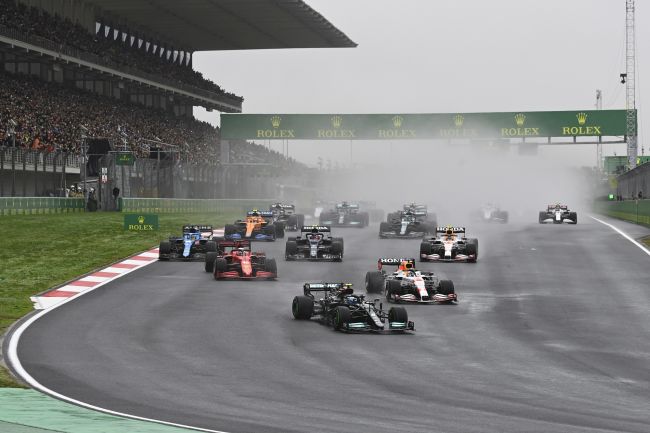 Bottas, bu sezonun ilk yarış zaferine İstanbul’da imza attı