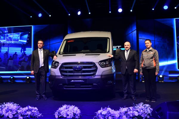 Efsane Ford Transit elektriklendi