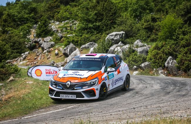 Clio Trophy Turkey By Evefone Yeşil Bursa Rallisin'de Kazanan Tuncer Sancakl&Asena Sancaklı İkilisi Oldu