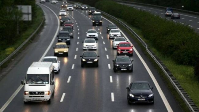 Otoyollarda Otomobillerin Hız Sınırları Yükseltildi