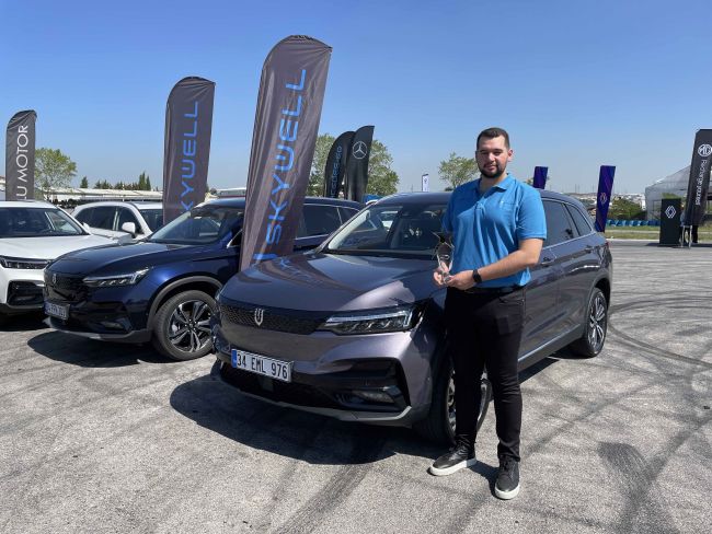 Türkiye’de Yılın Elektrikli Otomobili Ödülü’nün İlk Sahibi SKYWELL ET5 Oldu!