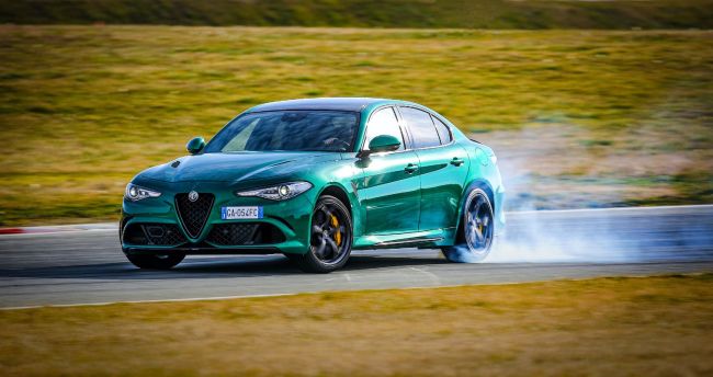Giulia Quadrifoglio, 2023’ün En Heyecan Verici Performans Otomobili Seçildi