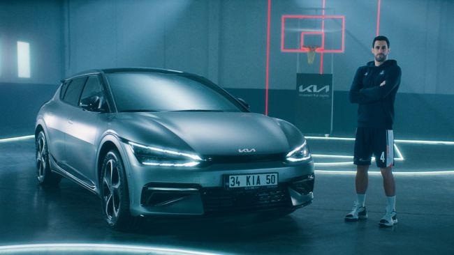 Kia EV6 ve Anadolu Efes takım kaptanı Doğuş Balbay reklam filminde buluştu