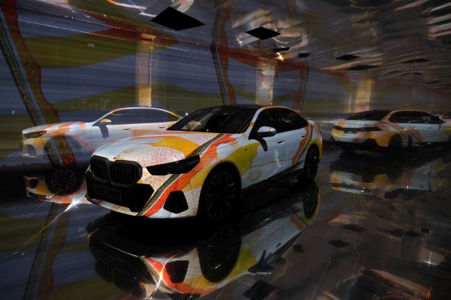 Yeni BMW i5, "The Electric AI Canvas"enstalasyonuyla Contemporary Istanbul’da sanatseverlerle buluşuyor