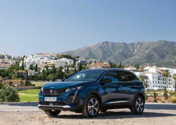 PEUGEOT’nun SUV segmentindeki lider modelleri 3008 ve 5008, yeni 48V hibrit teknolojili versiyonlarıyla Türkiye’de satışa sunuldu.