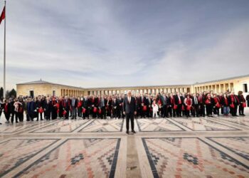 Toyota Türkiye Yöneticileri ve Bayileri Cumhuriyet’in 100. Yılında Ulu Önder Atatürk’ün Huzurunda