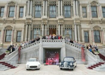 Mercedes-Benz 100. Yıl Cumhuriyet Rallisi 100 klasik otomobil İle başladı