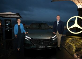 Türkiye’ye Özel Üretilen Mercedes E 180 Motor Seçenekleri ve E 220 d 4MATIC Türkiye'de