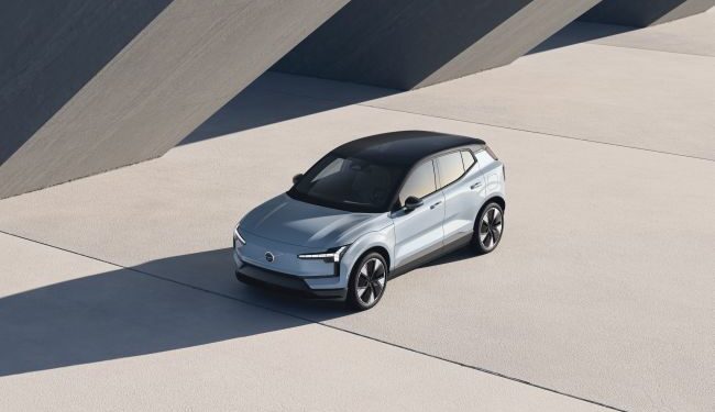 Yeni Volvo EX30 En kompakt ve en güçlü, tamamen elektrikli SUV