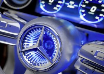 Mercedes-Benz dünyanın en değerli markaları arasında yedinci sıraya yükseldi