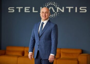 Stellantis Türkiye’de Bayrak Değişimi Stellantis Türkiye’nin Yeni Ülke Başkanı İbrahim Anaç Oldu!