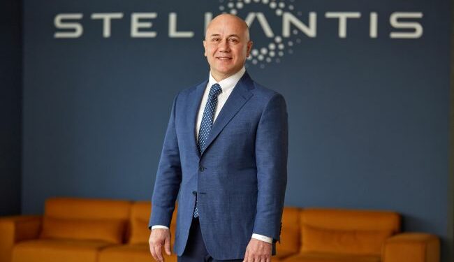 Stellantis Türkiye’de Bayrak Değişimi Stellantis Türkiye’nin Yeni Ülke Başkanı İbrahim Anaç Oldu!