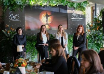 Mercedes-Benz, She’s Mentoring Programı ile Genç Kadınları Destekliyor