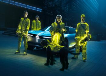 Opel Experimental “Işıkla Boyama” ile Geleceği Aydınlatıyor!