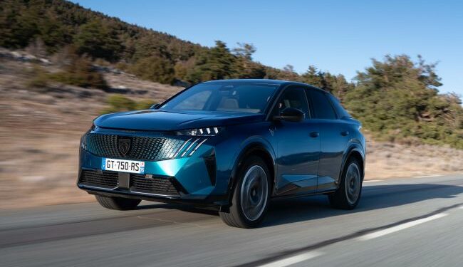 Yeni Nesil PEUGEOT 3008 Hibrit ve Elektrikli Versiyonları Yaz Aylarında Türkiye'de Satışa Çıkacak