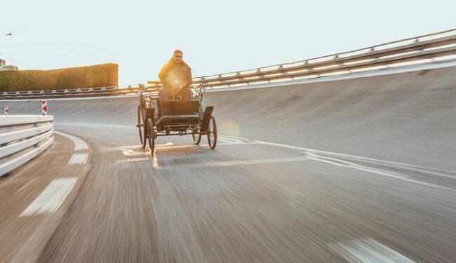 130 yıl önce ilk seri üretilen araç Mercedes-Benz Motor-Velocipede, geleceğe ilerliyor
