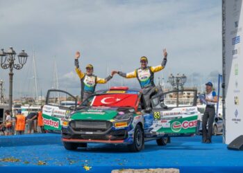 Castrol Ford Team Türkiye’nin Dünya Ralli Şampiyonası İtalya Ayağındaki Büyük Başarısı: Ali Türkkan, Türk Bayrağını Podyumda Dalgalandırdı