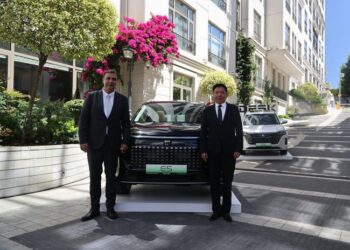 DFSK Yeni Şarj Edilebilir Hibrit SUV Modeli E5’i Türkiye’de Satışa Sundu