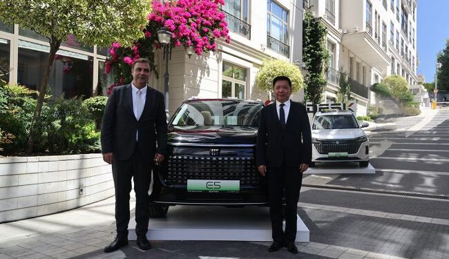 DFSK Yeni Şarj Edilebilir Hibrit SUV Modeli E5’i Türkiye’de Satışa Sundu