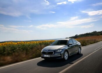 Škoda’nın Yenilenen Octavia Sedan ve Combi Modelleri Satışa Sunuldu