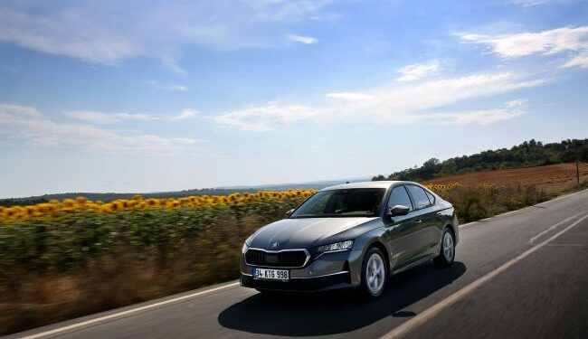 Škoda’nın Yenilenen Octavia Sedan ve Combi Modelleri Satışa Sunuldu