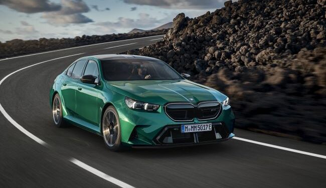 En Güçlü M Versiyonu Yeni BMW M5 Plug-in Hybrid Tanıtıldı