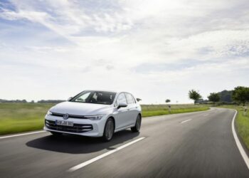 Volkswagen’in en çok satan modeli Golf, 50. yılında yenilendi