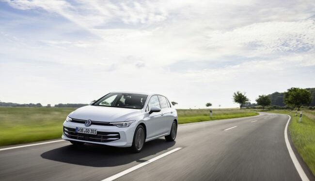 Volkswagen’in en çok satan modeli Golf, 50. yılında yenilendi