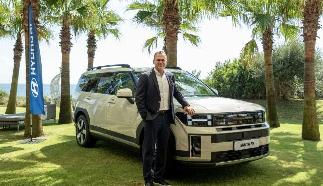 Hyundai, Benzinli Turbo 1.6 litrelik hibrit modeli Yeni SANTA FE'yi 3.995.000 TL fiyat ile Türkiye’de satışa sundu