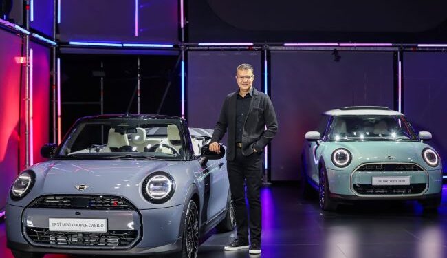 Yeni Nesil MINI Ailesi Yeni MINI Cooper 5 Kapı ve Yeni MINI Cooper Cabrio ile Dönüşümünü Tamamladı
