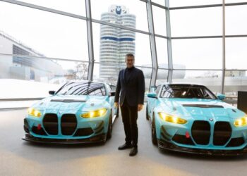 Borusan Turkish Blue Rengindeki Yeni BMW M4 GT4 EVO Borusan Otomotiv Motorsport’a Teslim Edildi