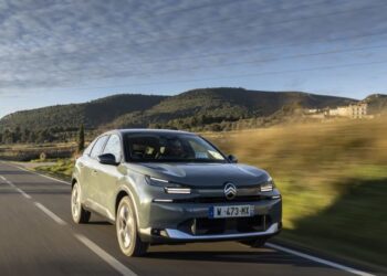 Yenilenen Citroen C4 ve C4 X Türkiye'de Satışa Sunuldu!