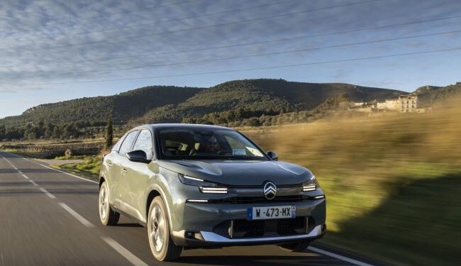 Yenilenen Citroen C4 ve C4 X Türkiye'de Satışa Sunuldu!