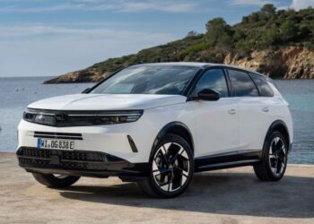 Yeni Opel Grandland Plug-in Hybrid 1.115 Km’lik Ultra Uzun Menzil Kat Etti!