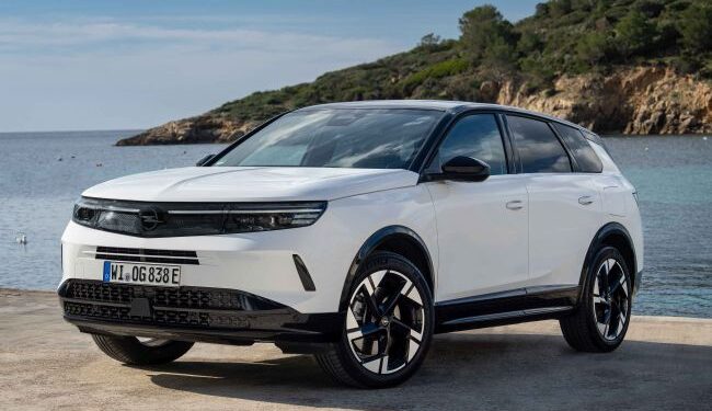 Yeni Opel Grandland Plug-in Hybrid 1.115 Km’lik Ultra Uzun Menzil Kat Etti!