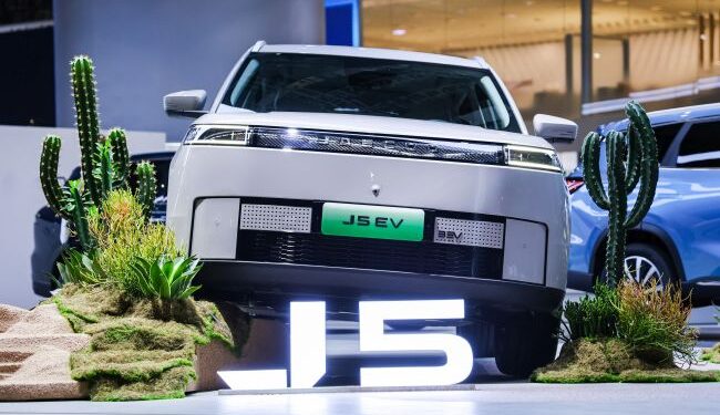 JAECOO, İlk Yüzde 100 Elektrikli SUV’u JAECOO 5 BEV’i Şangay’da Tanıttı!