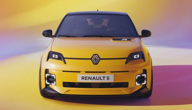Renault 5 E-Tech Elektrikli: Şehrin Yeni Pop İkonu Türkiye’de!