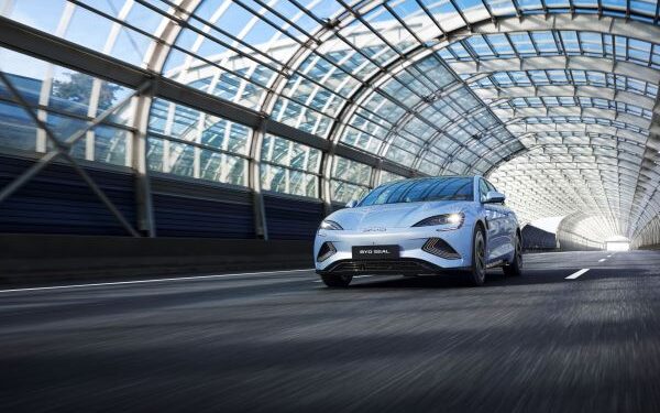 BYD’nin Elektrikli Sportif Sedanı SEAL, Türkiye’ye Özel Üretilen 160 kW’lık Versiyonuyla Yollara Çıkıyor