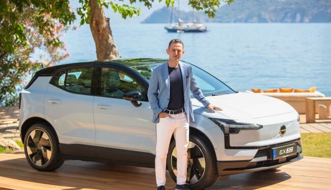 Volvo’nun En Kompakt ve Tamamen Elektrikli SUV’u EX30 Türkiye Yollarında