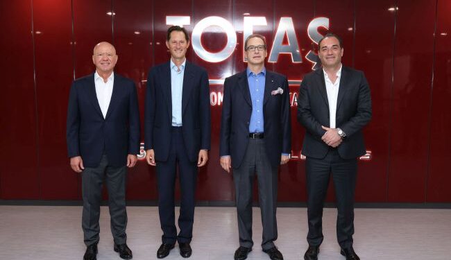 Stellantis ve Koç Holding Üst Yönetimi Tofaş Fabrikası’nı Ziyaret Etti