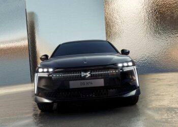 Lükse Atılan İmzasının En Güncel Yorumu Yeni N°4 Nisan'da Türkiye'de!