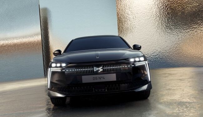 Lükse Atılan İmzasının En Güncel Yorumu Yeni N°4 Nisan'da Türkiye'de!