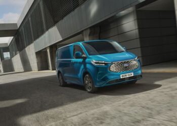 Yeni Ford Tourneo Custom 9+1 Konfigürasyonu: Her Yolculuğu Merak Uyandıran Bir Deneyime Dönüştürüyor